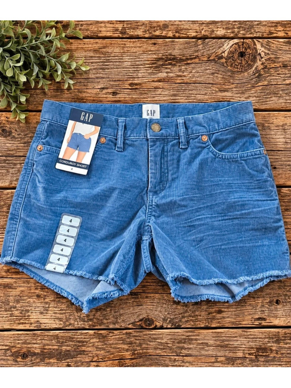 New GAP corduroy shorts size 4